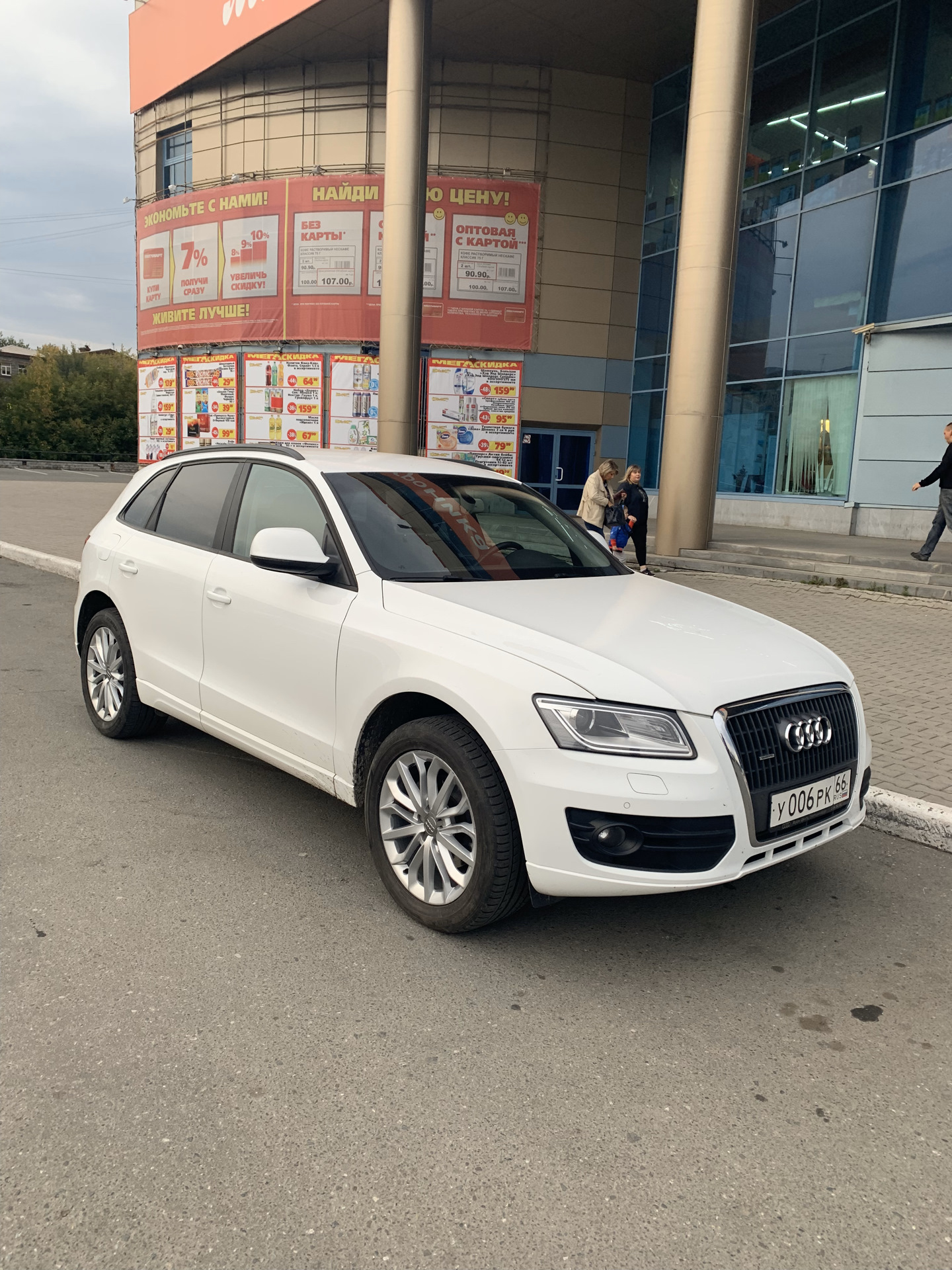 Белого 19. Audi q5 2011. Audi q5 8r белый. Audi q5 r19. Ауди q5 белая.