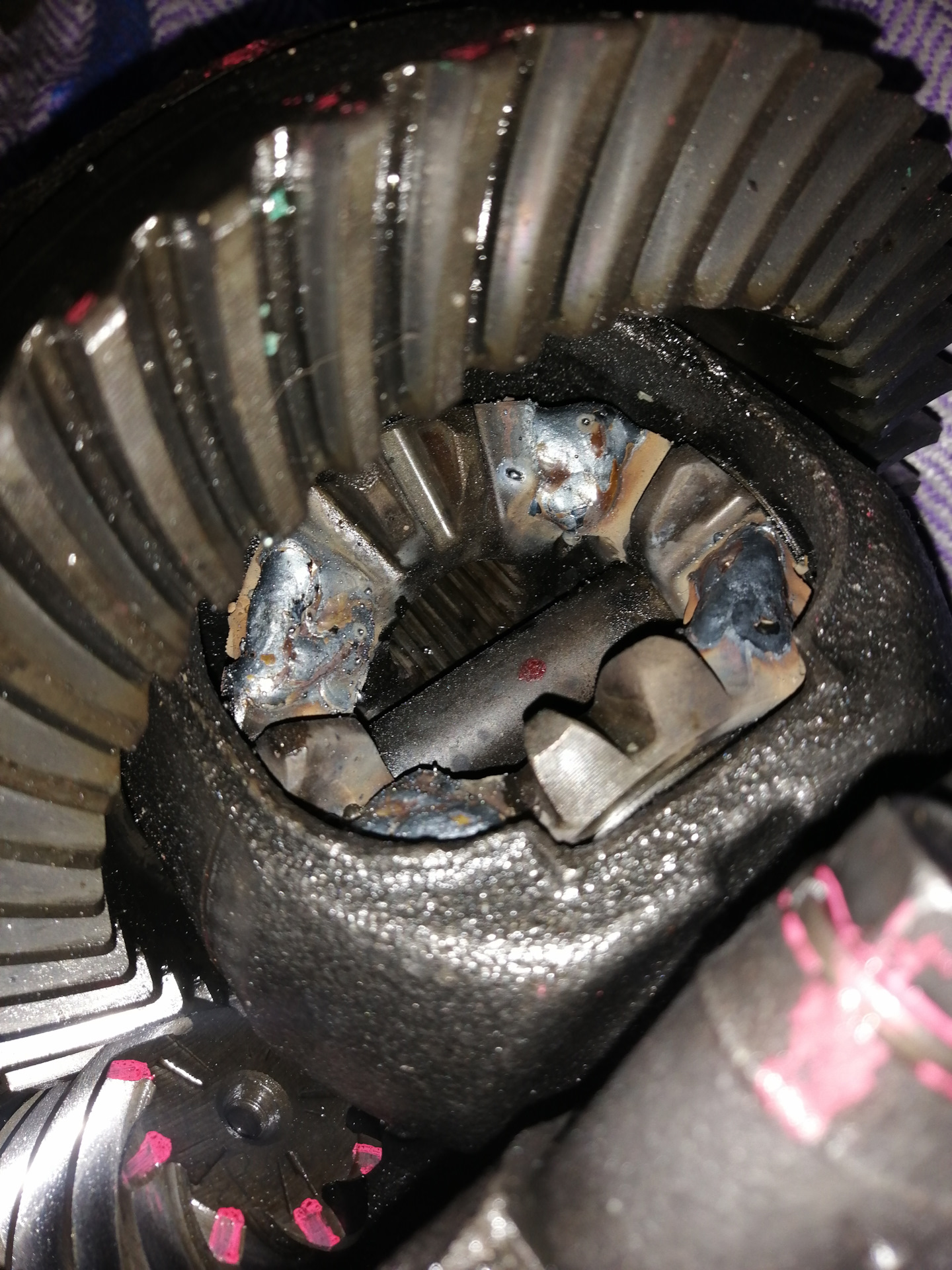 Фиксатор оси сателлитов классика. Сателлиты дифференциала ваз. 2 подшипник дифференциала заднего моста dana 35c. Как вытащить сателлиты. Сателлиты дифференциала 2110.