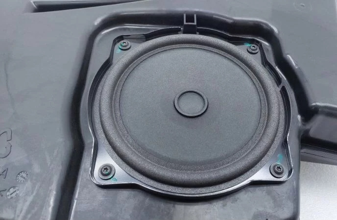 Штатный саб — Geely Monjaro