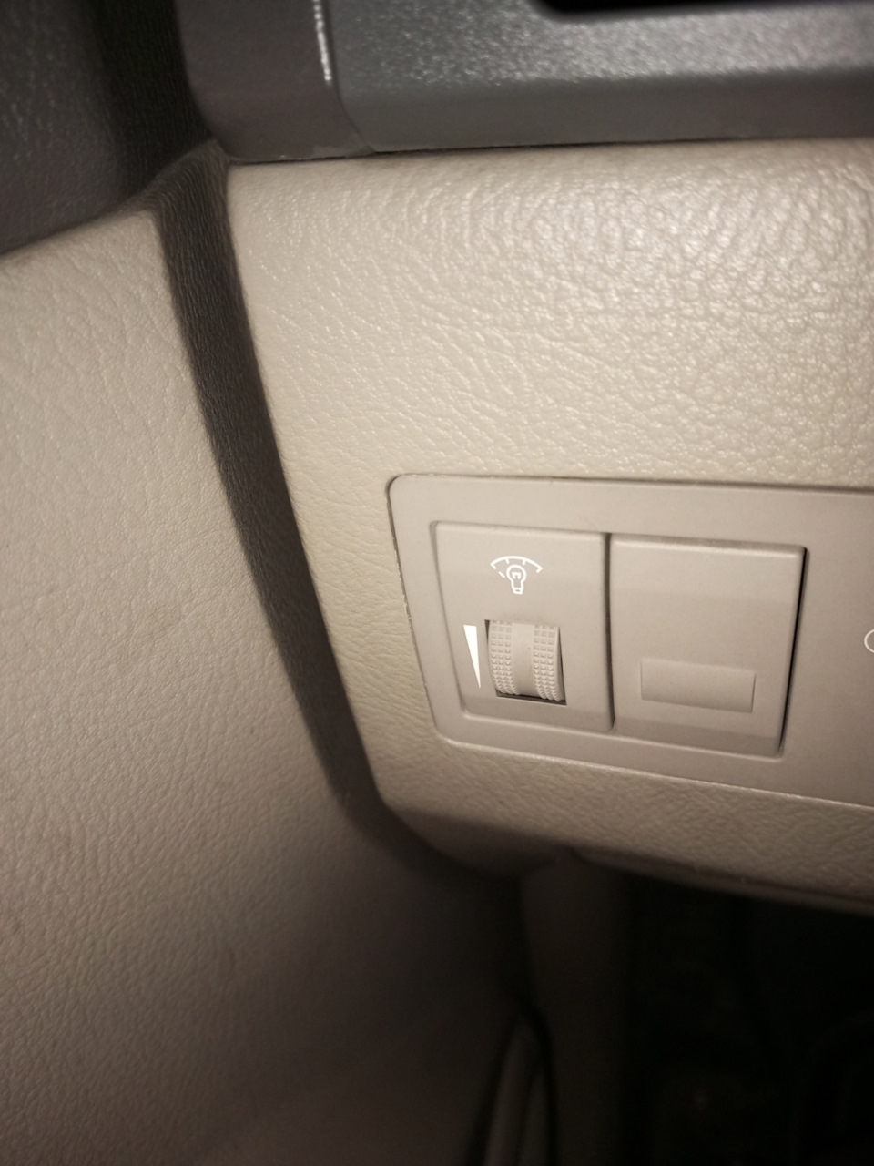 Замена лампочек подсветки приборной панели Киа Соренто 1. — KIA Sorento ...