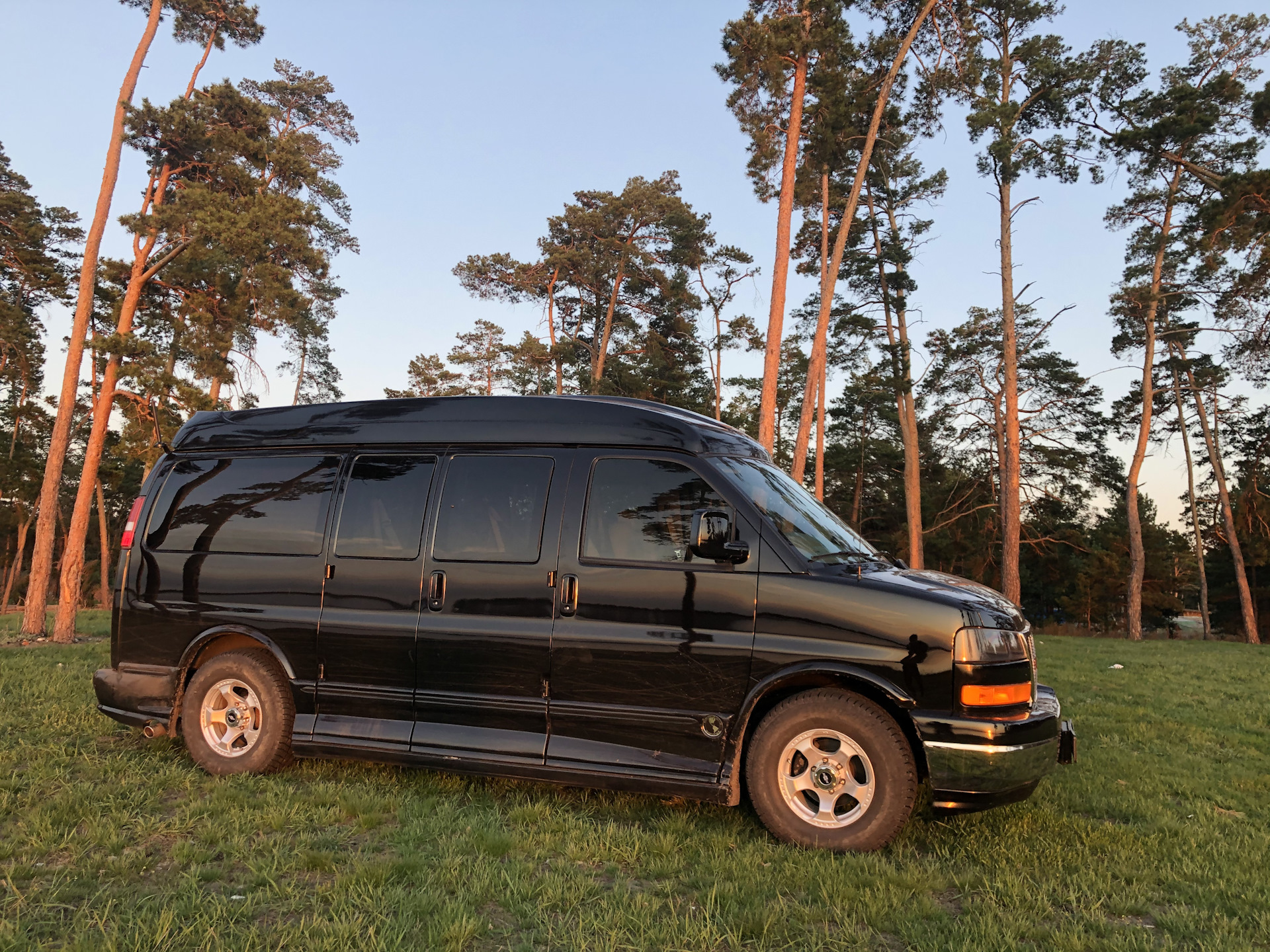 Gmc savana или chevrolet express отличия