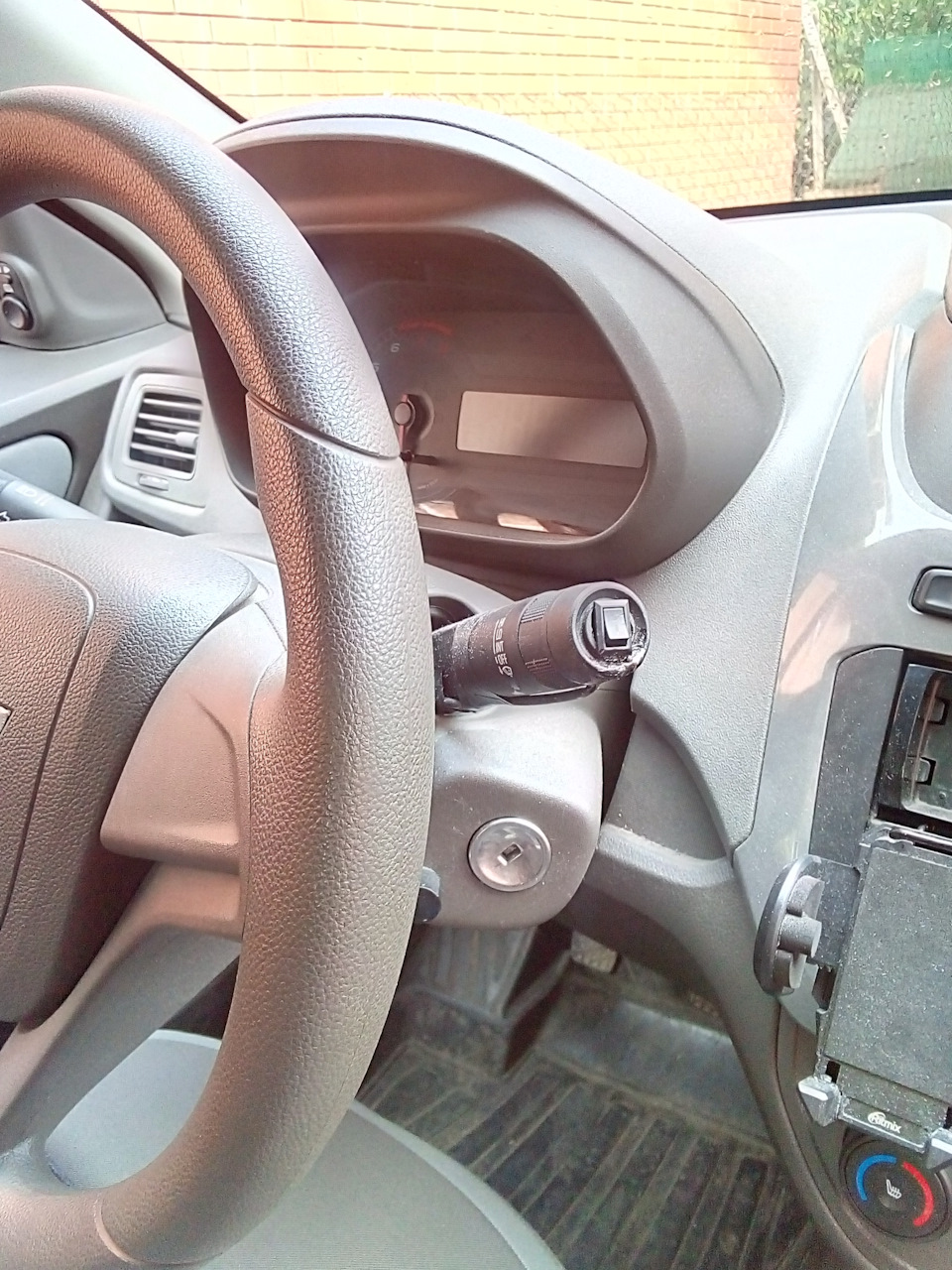 Кнопку поставил в торце рычага — Chevrolet Cobalt (2G)