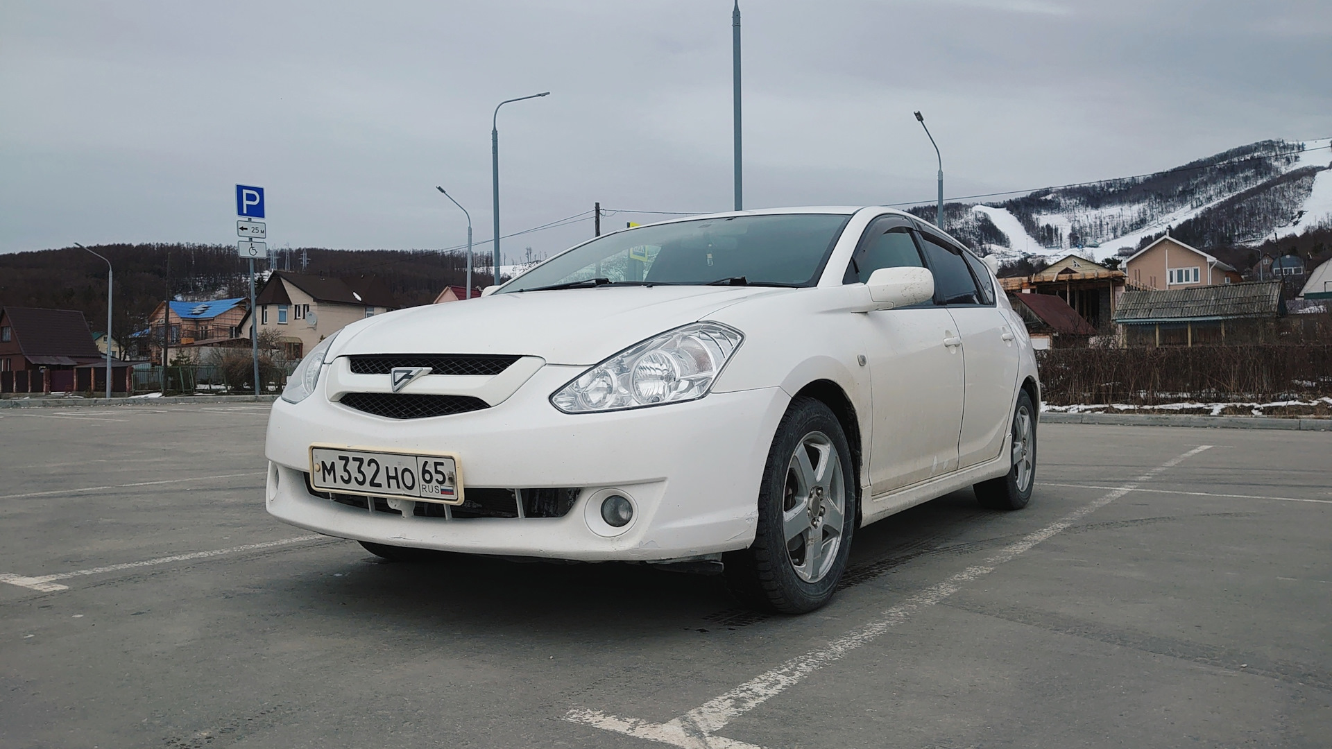 Дром приморье ниссан. Toyota Caldina 2003.