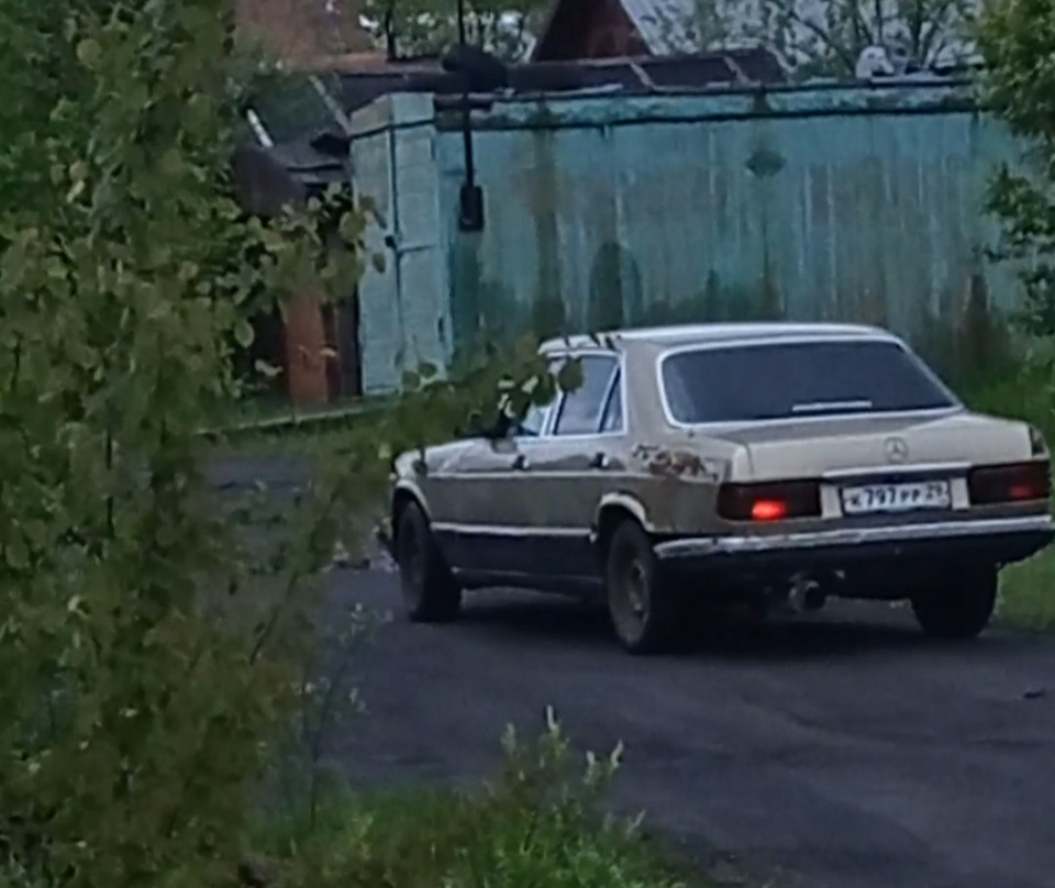 Тяжелая жизнь старых мерседесов