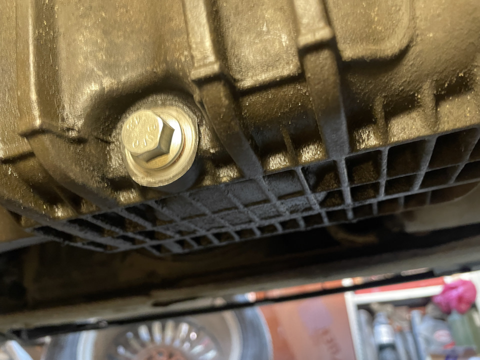 Сорванная резьба пробки поддона — Ford Focus II Hatchback, 1,6 л, 2007 ...