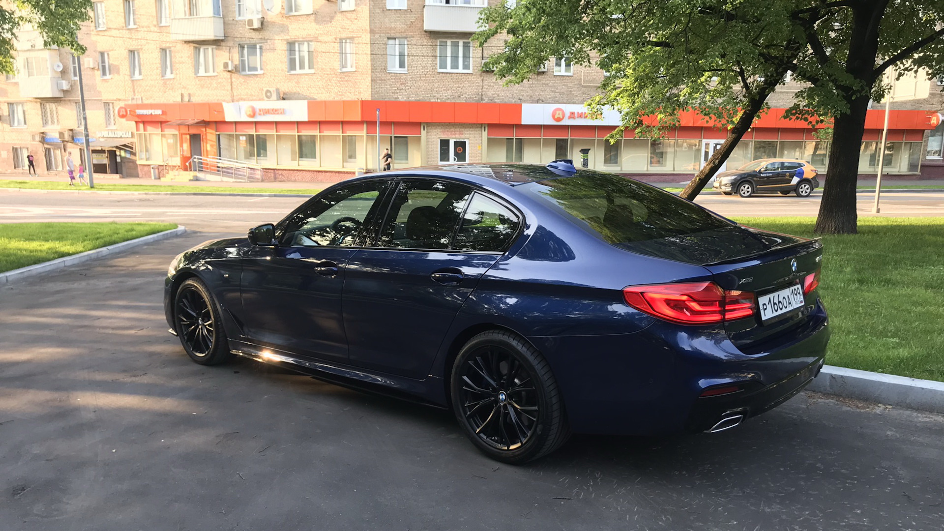 BMW 5 g30 синий