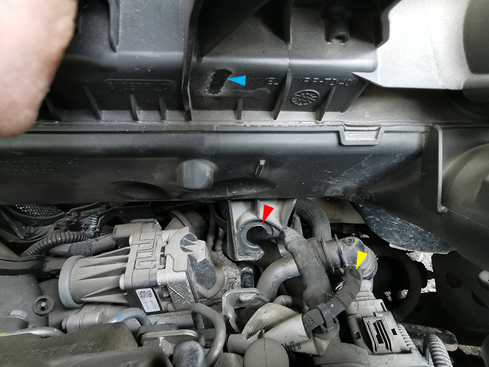 Втулки корпуса воздушного фильтра — Citroen C5 (2G), 1,6 л, 2011 года ...