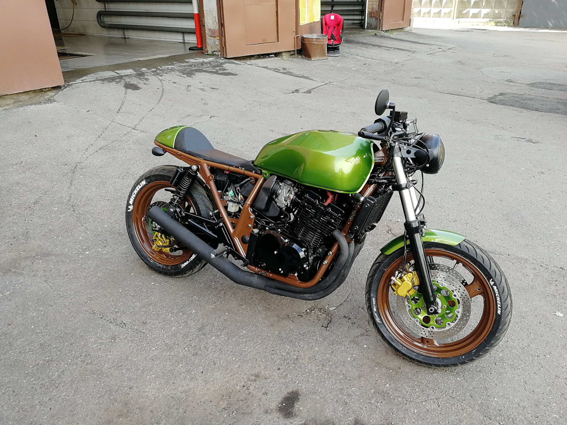 Suzuki GSX 400 Inazuma Scrambler