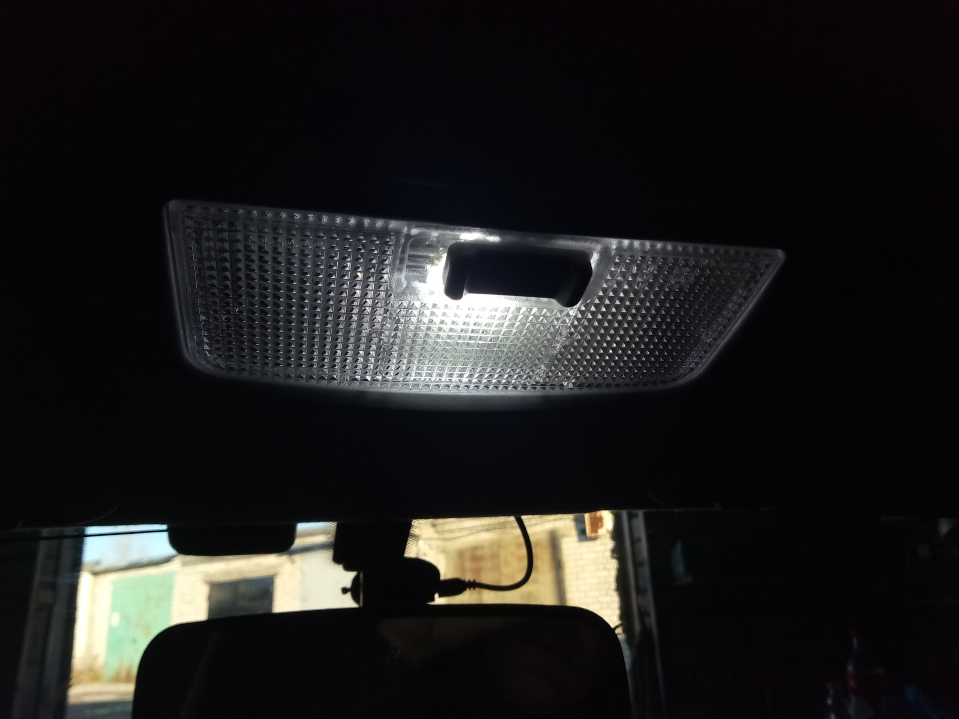 Светодиод в плафон салона — Lada Калина Хэтчбек (2G), 1,5 л, 2015 года ...