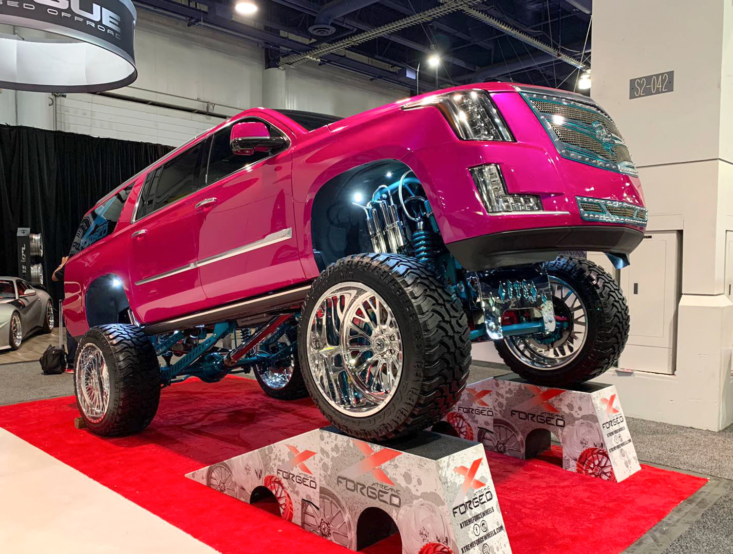 Last cars. Sema show внедорожники. Тюнингованные американские внедорожники. Chevrolet внедорожник тюнинг. Тюнингованные Джипы и Пикапы в США.