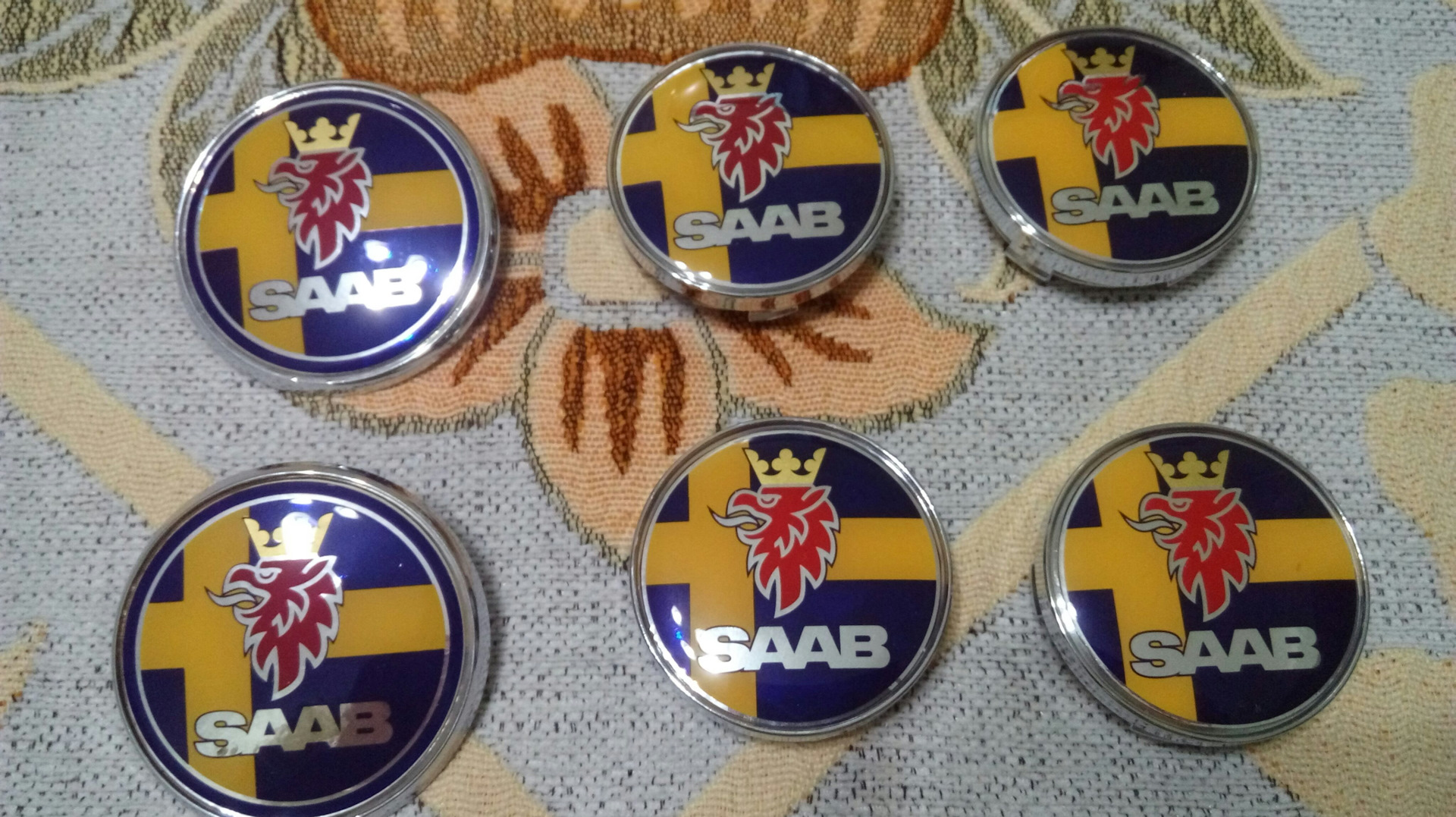 Saab машина значок