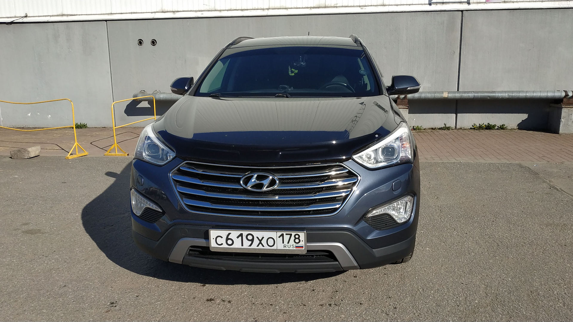 Санта фе дефлектор. Дефлектор капота для Hyundai Santa Fe 2019. Дефлектор капота Хендай Санта Фе 2. Дефлектор капота Санта Фе 3. Дефлектор на Санта Фе 2014 год.