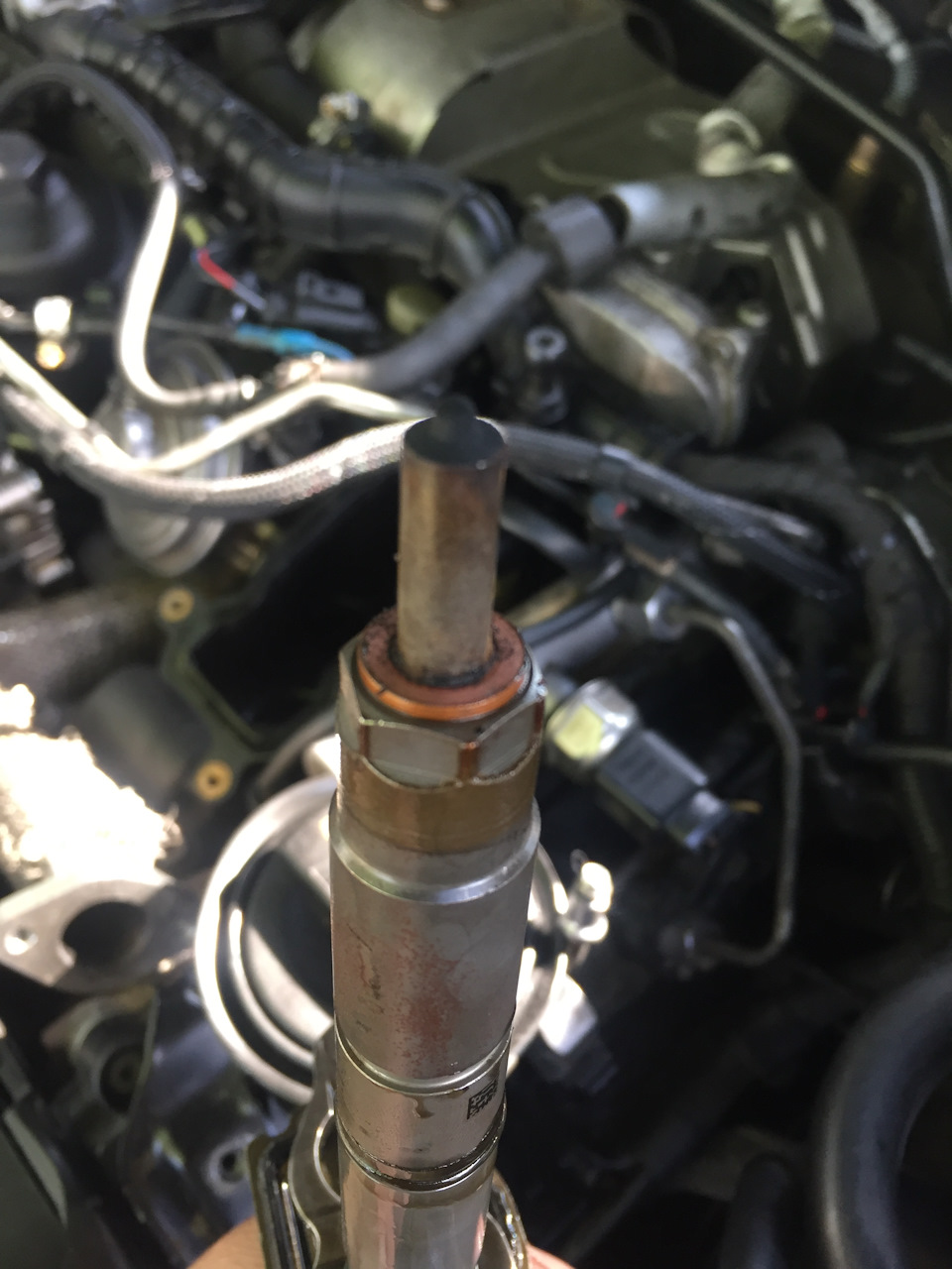 Замена колечек на форсунках — Audi Q7 (1G), 3 л, 2007 года | своими ...