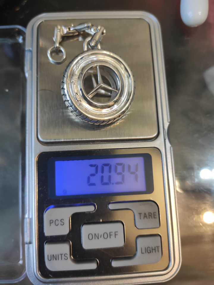Серебряный брелок Мерседеса на Mercedes-Benz CL (C216), Mercedes-Benz E ...