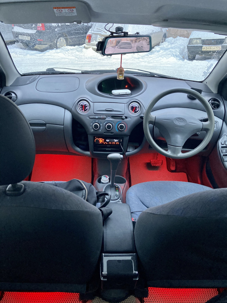 Toyota clavia vitz отличие