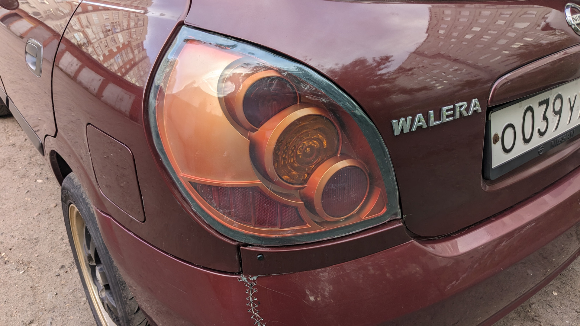Стекло на задний фонарь — Nissan Almera II (N16), 1,5 л, 2005 года ...