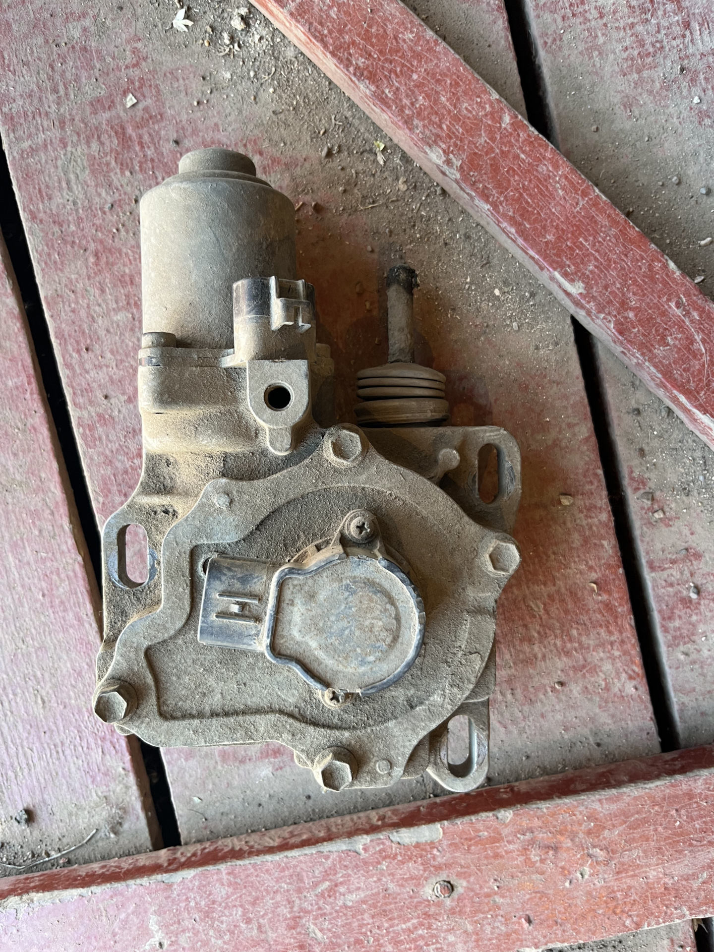 Перебрал актуатор сцепления — Peugeot 107, 1 л, 2007 года | своими ...