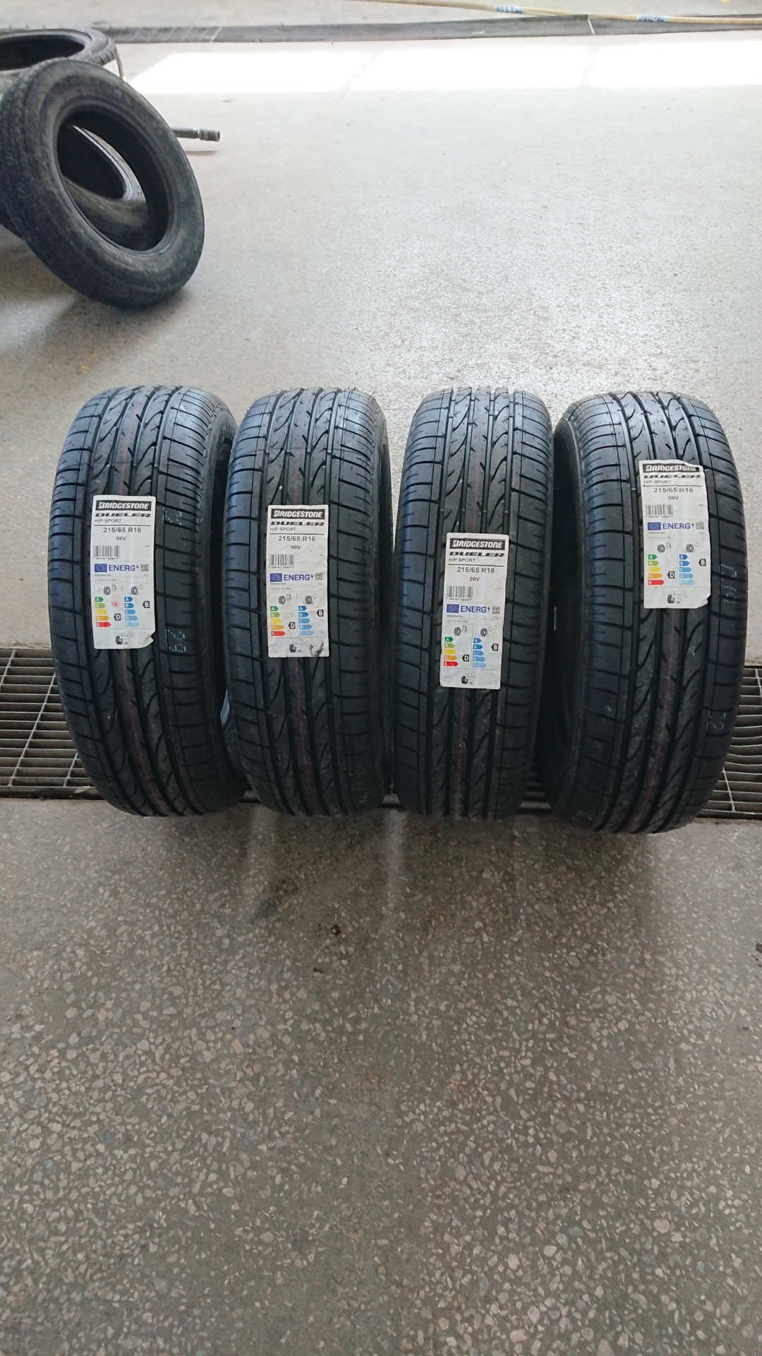 Dueler 215 65 r16. 215 65 16 Bridgestone Dueler h/p Sport. Bridgestone Dueler Sport 215/65 r16. Bridgestone Dueler h/p Sport 215/65 r16. Бриджстоун 215 65 16 лето 98s Dueler.