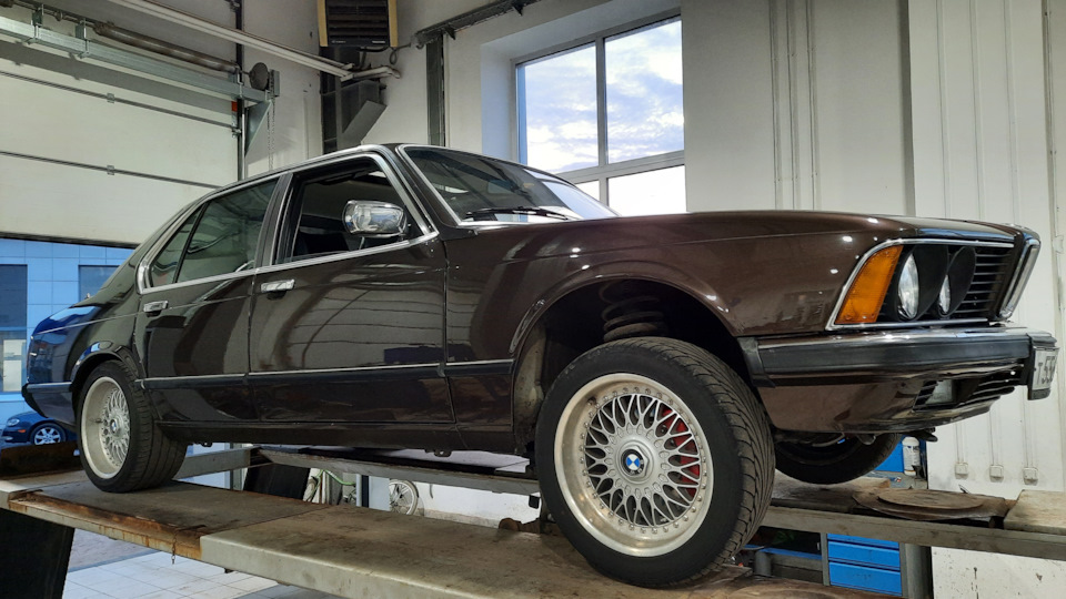 Внезапная новая передняя подвеска — BMW 7 series (E23), 3,2 л, 1981 ...