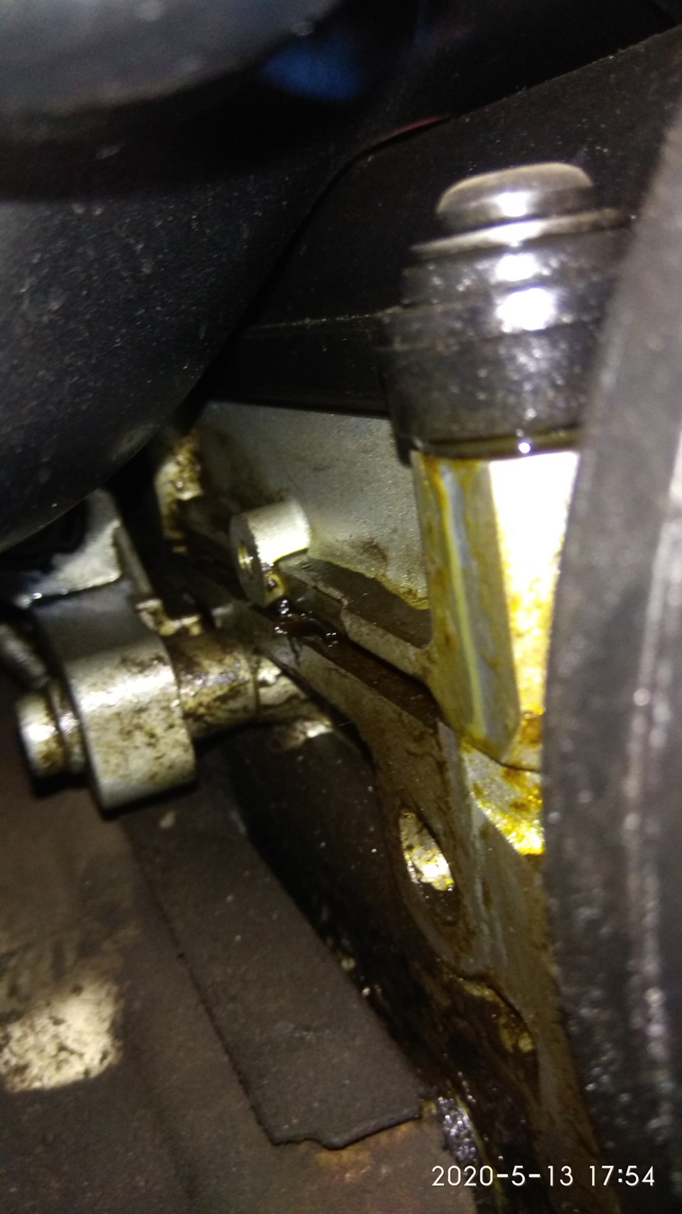 Течет прокладка клапанной крышки — Volkswagen Golf Mk6, 1,6 л, 2009 ...