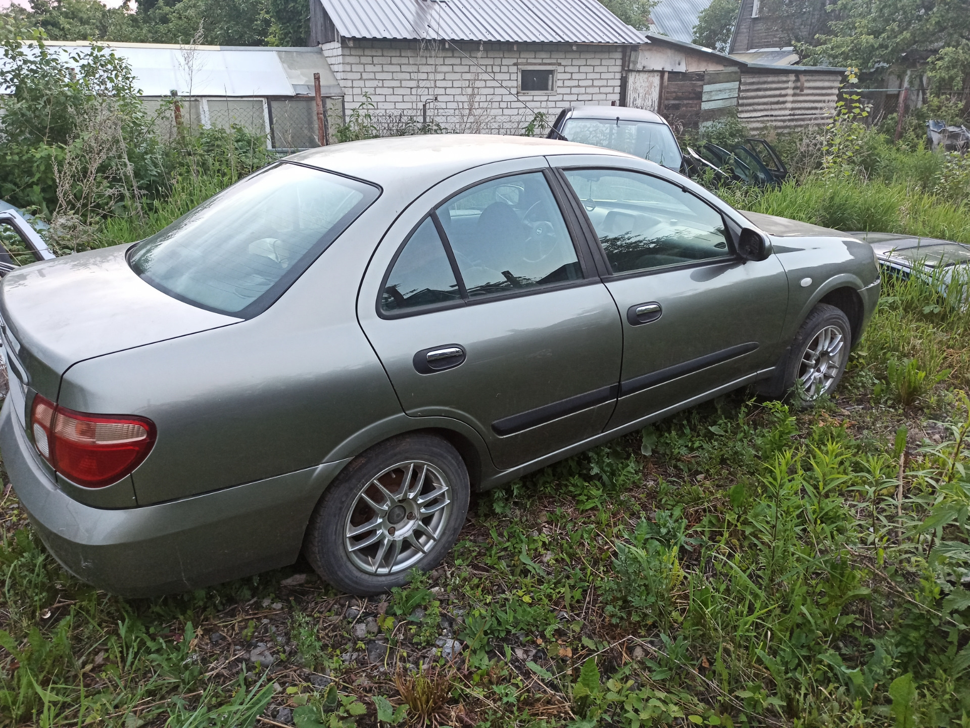 Nissan Almera n16 2005