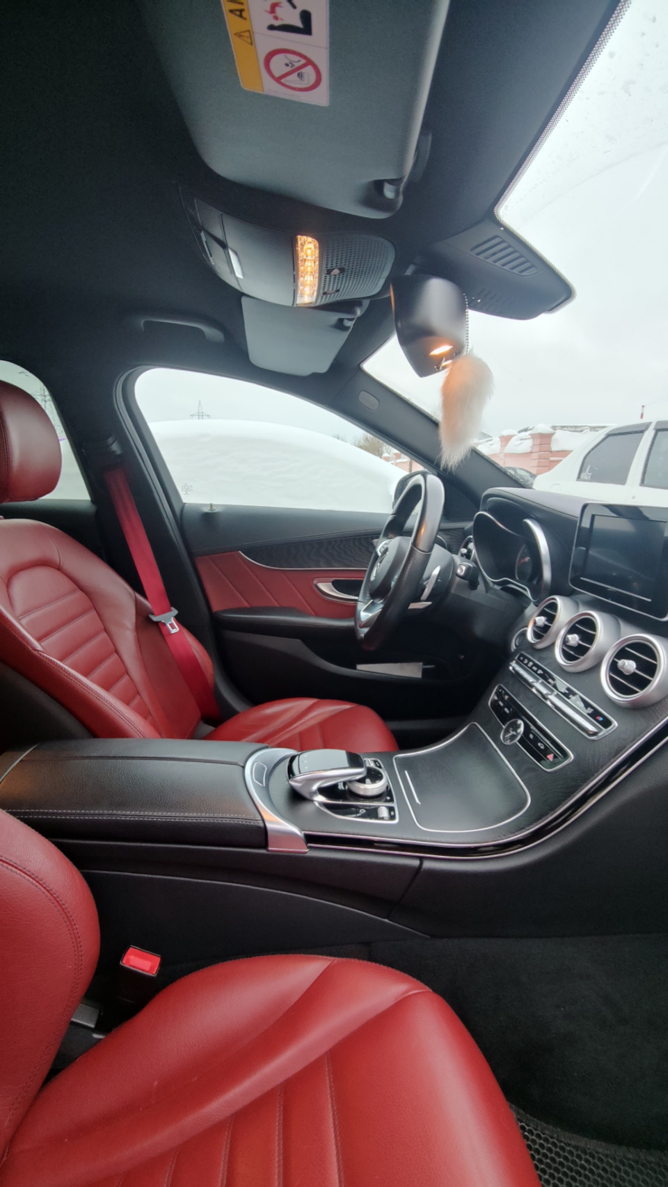 Красные ремни — Mercedes-Benz C-Class (W205), 2,2 л, 2015 года | тюнинг ...