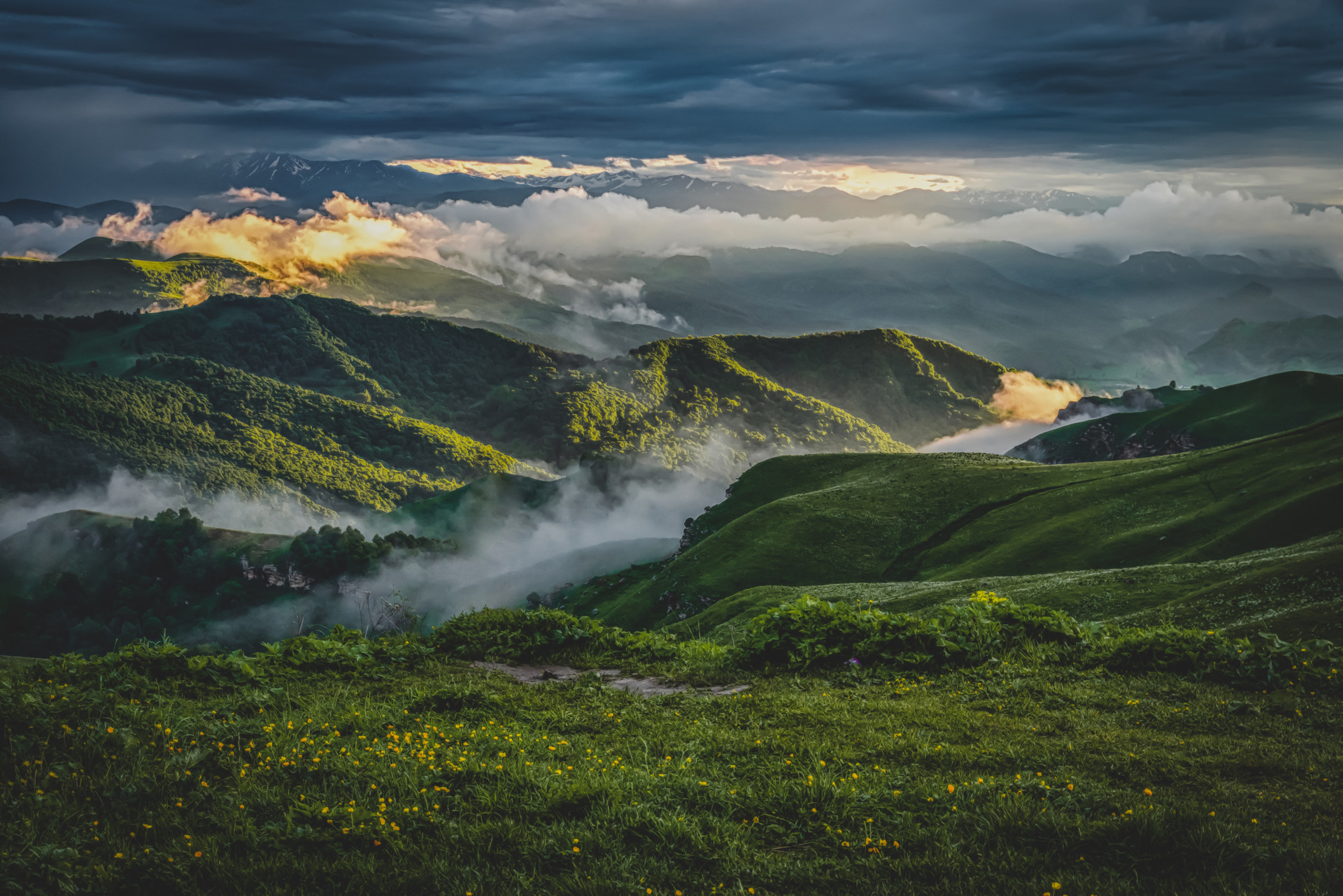 Закат в горах Архыза