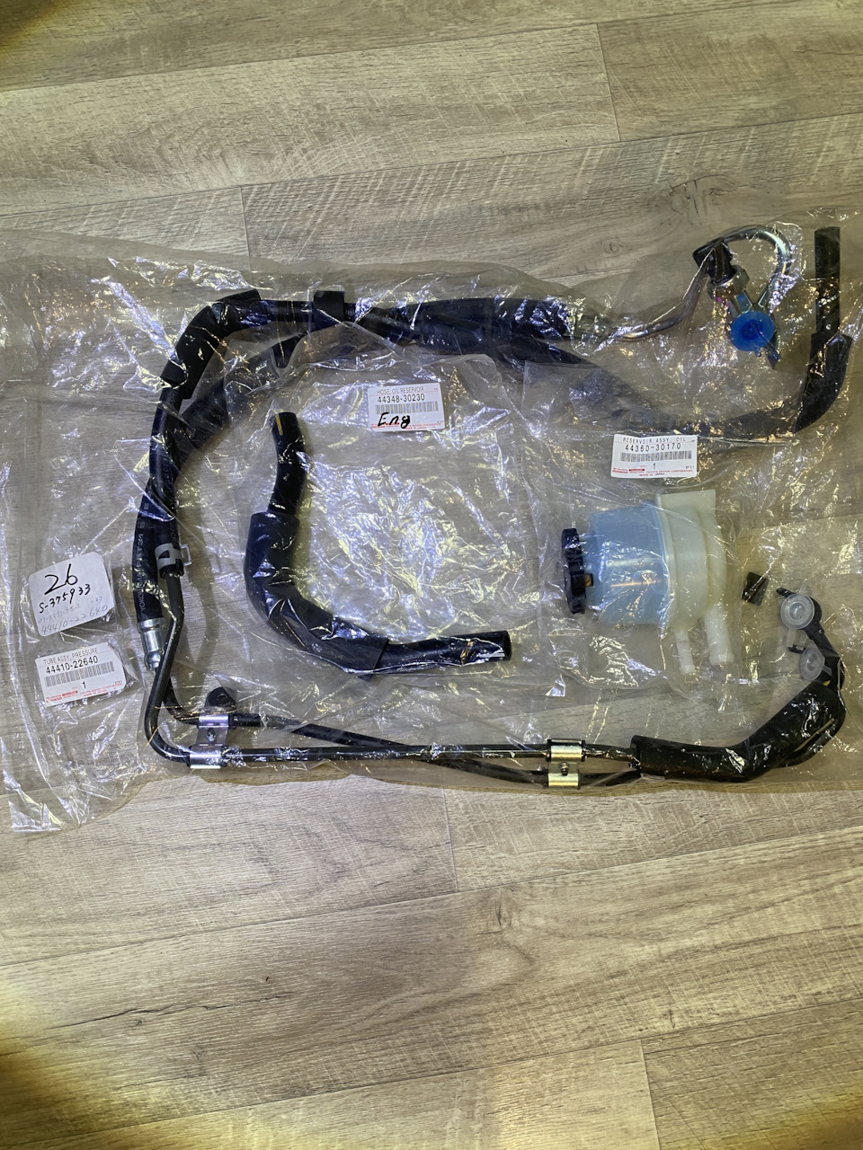 Замена трубопровода ГУР и бачка — Toyota Crown (S170), 2,5 л, 2000 года ...