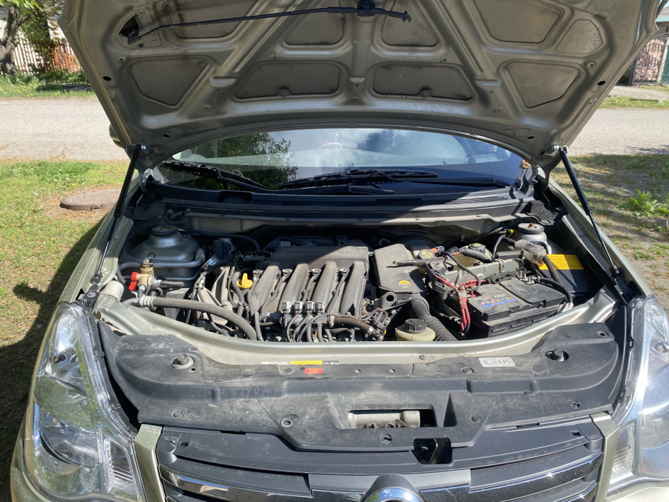 [42] Газовые упоры капота — Nissan Almera V (G11/15), 1,6 л, 2017 года ...