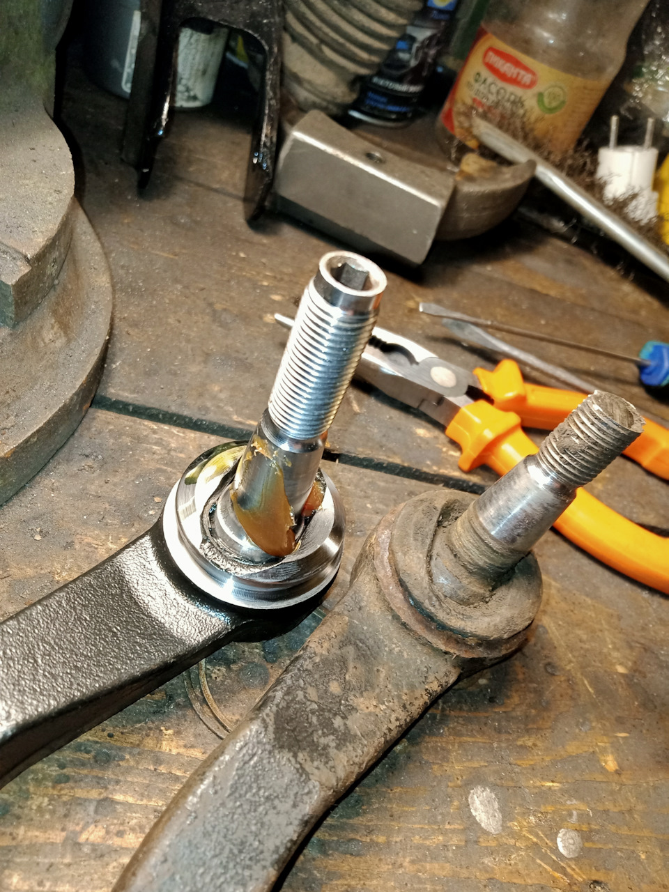 Рулевые наконечники — замена — ГАЗ Сайбер, 2,4 л, 2010 года | запчасти ...