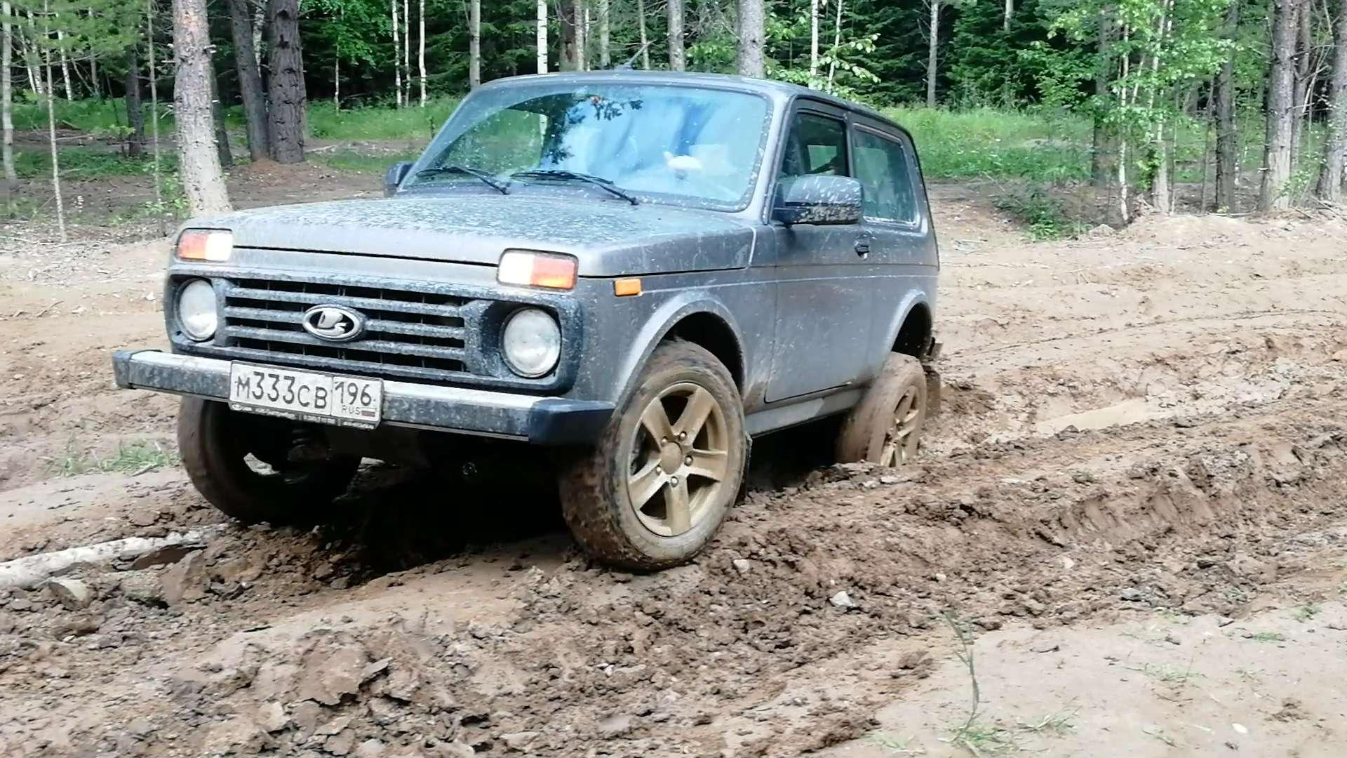 Схлестнулся я с пятидверкой в грязи! — Lada 4x4 3D, 1,7 л, 2020 года |  покатушки | DRIVE2