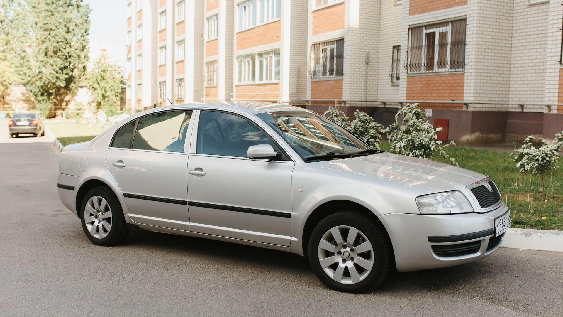 Суперб 2005. Шкода Суперб 2005. Шкода Суперб 2005 года. "Stone Grey Skoda-9151. Фольксваген Суперб 2005 г фото.