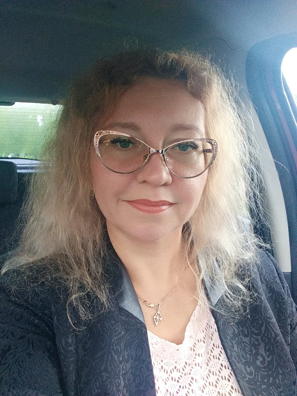 Вот она …та что сидит на скамейке ?????? — DRIVE2