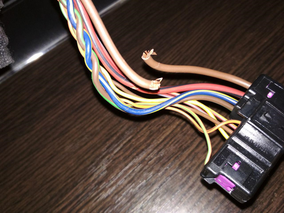 Проводка двери. Не закрывается дверь с брелка. Не работает подсветка ...