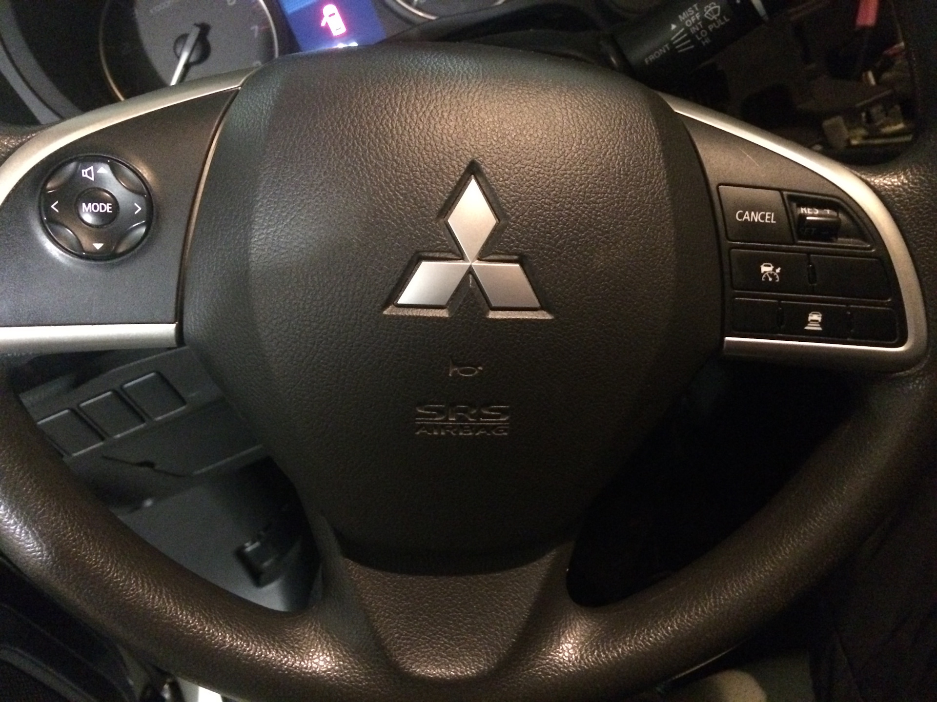 Адаптивный круиз контроль митсубиси аутлендер 3. Кнопка круиз контроля митсубиси аутлендер. Круиз контроль митсубиси л200. Круиз контроль мицубиси аутлендер 1 поколения. Круиз-контроль mitsubishi outla.