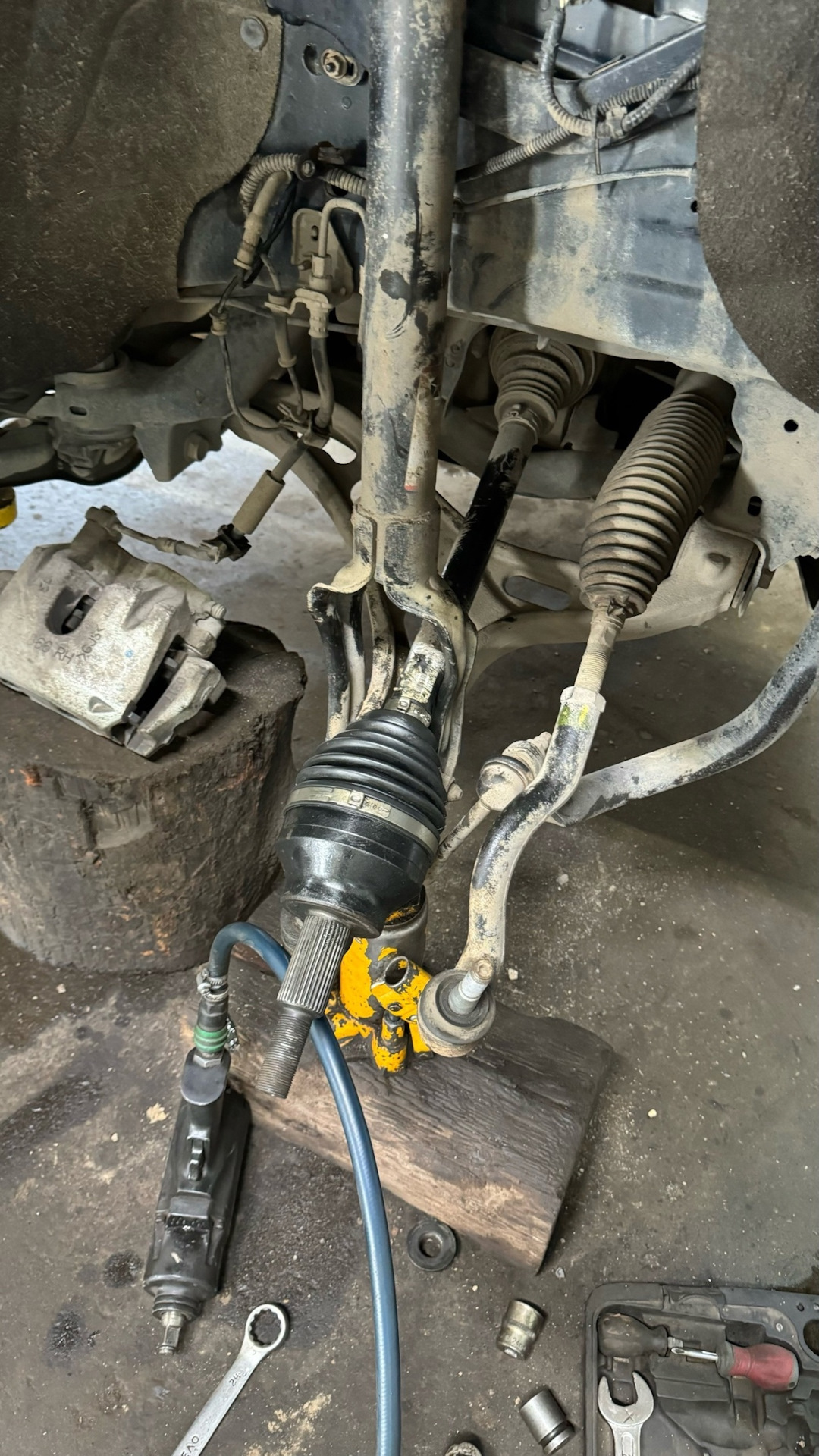 Замена переднего подшипника и пыльников шрусов — Jeep Grand Cherokee ...