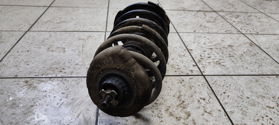 Замена опор стоек, насоса стеклоомывателя, люфт руля — Volvo XC70 II, 2 ...