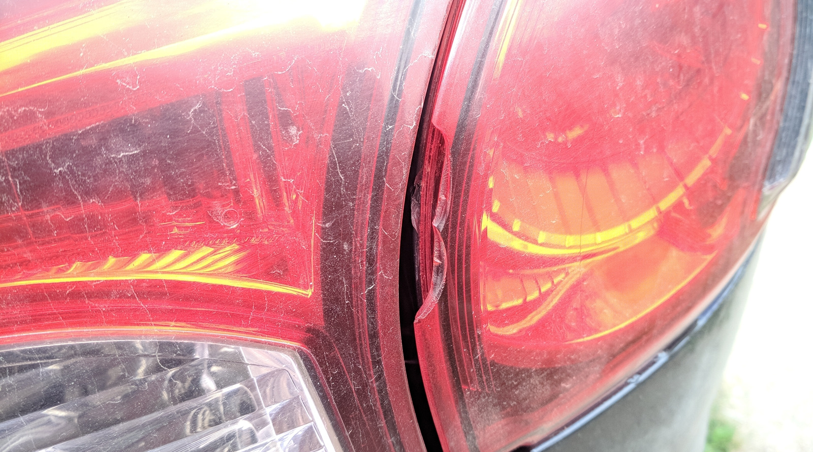 Ремонт скола на заднем фонаре — Mazda CX-5 (1G), 2,5 л, 2013 года ...