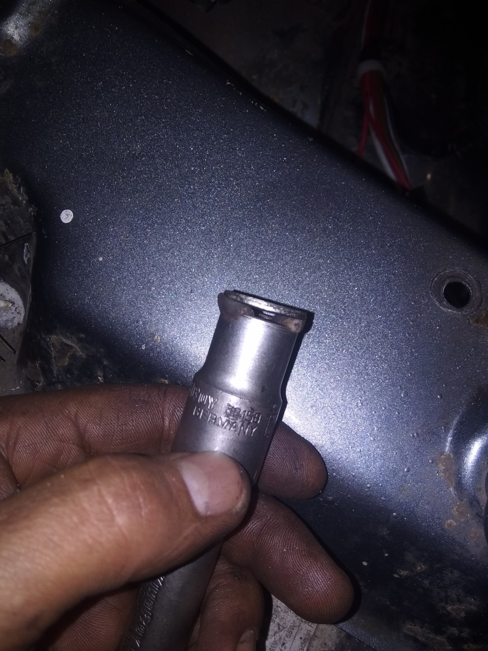 Гайки в головке, шайба на пластилин — Lada 2120 Надежда