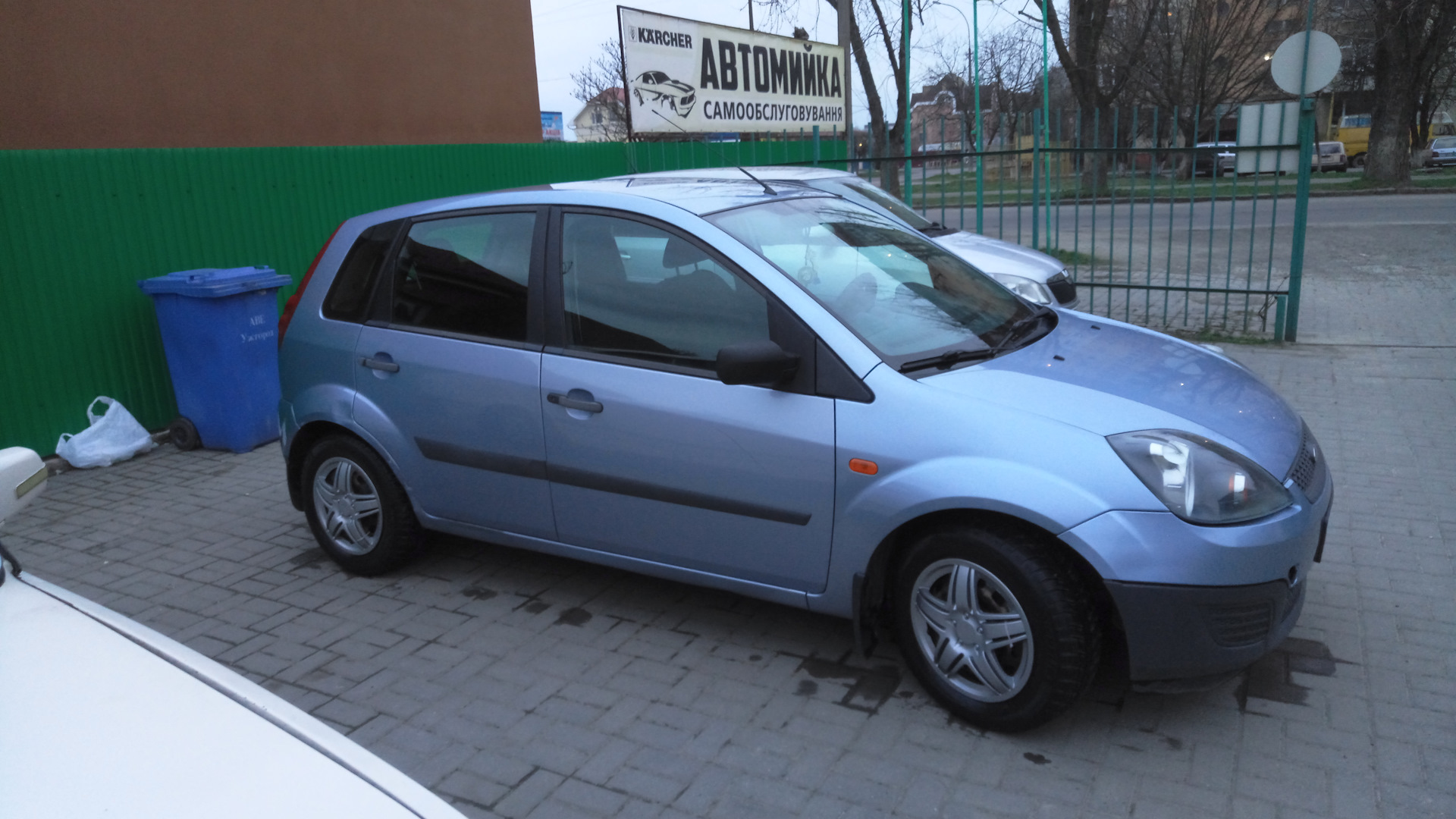 Ford Fiesta (Mk V) 1.2 бензиновый 2007 | 1.25 , 75л.с на DRIVE2