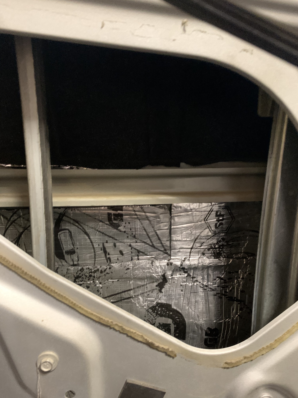 #22. Шумоизоляция лайт, замена передних динамиков — Ford Explorer (5G ...