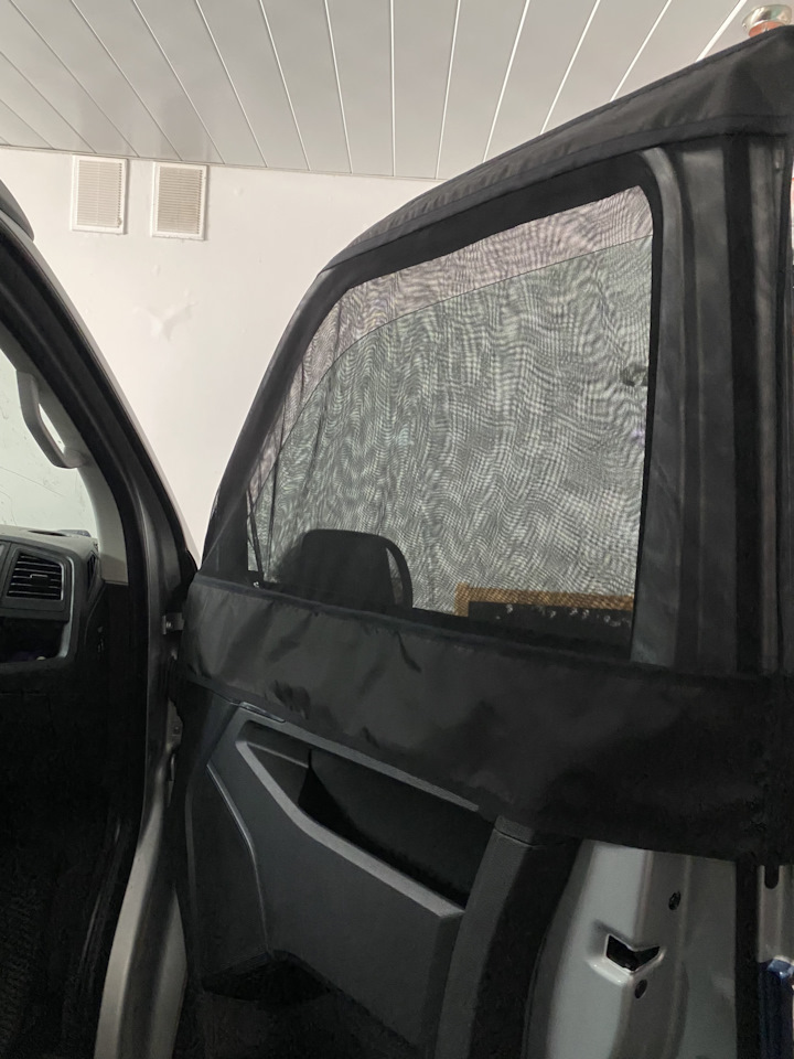 Москитная сетка на окна передних дверей на Volkswagen Caravelle (T5 ...