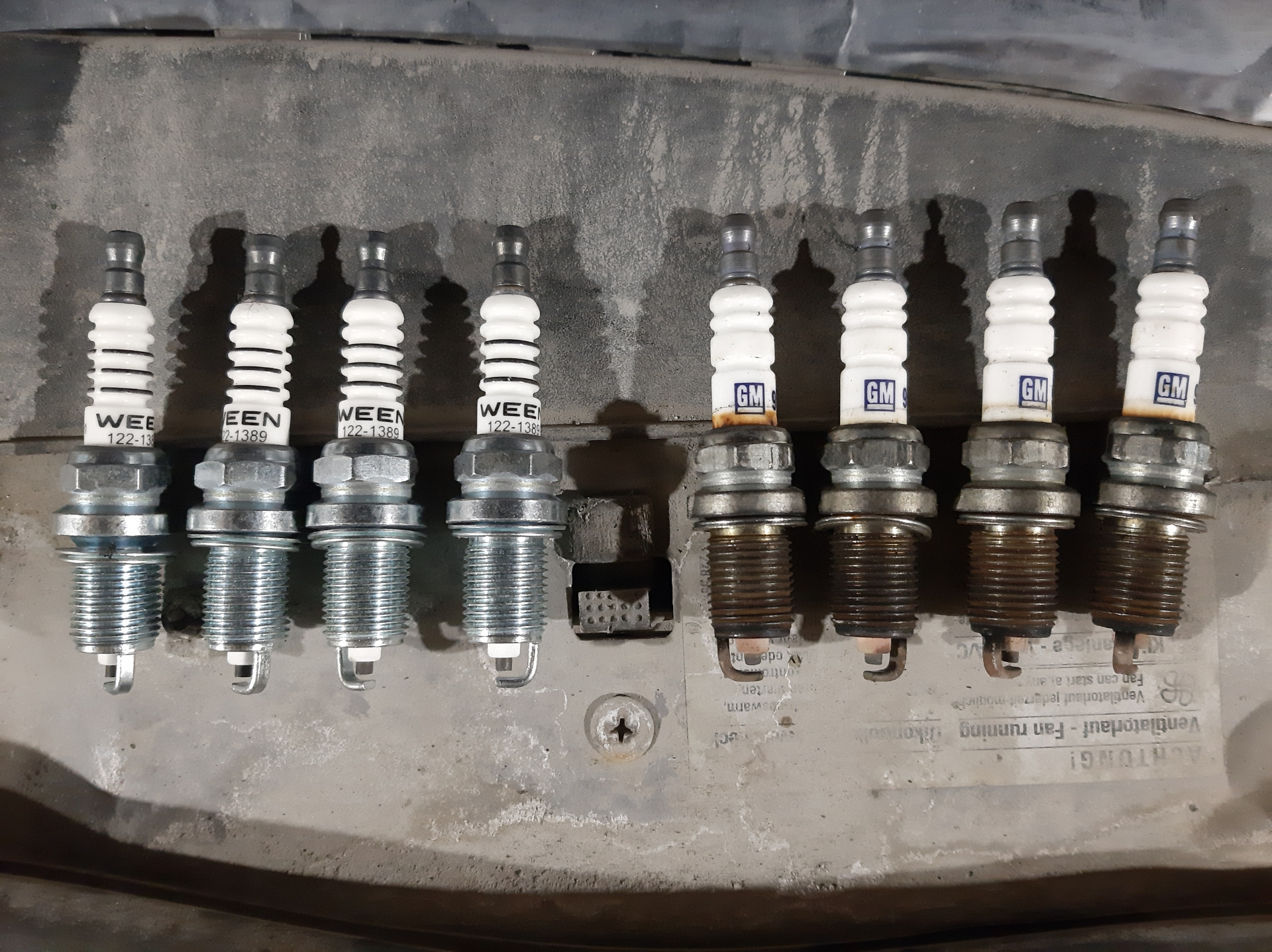 Какие свечи нужны на опель зафира 2,2. Свечи на опель вектра б. Свечи на опель вектра б. 8. Свечи опель омега.