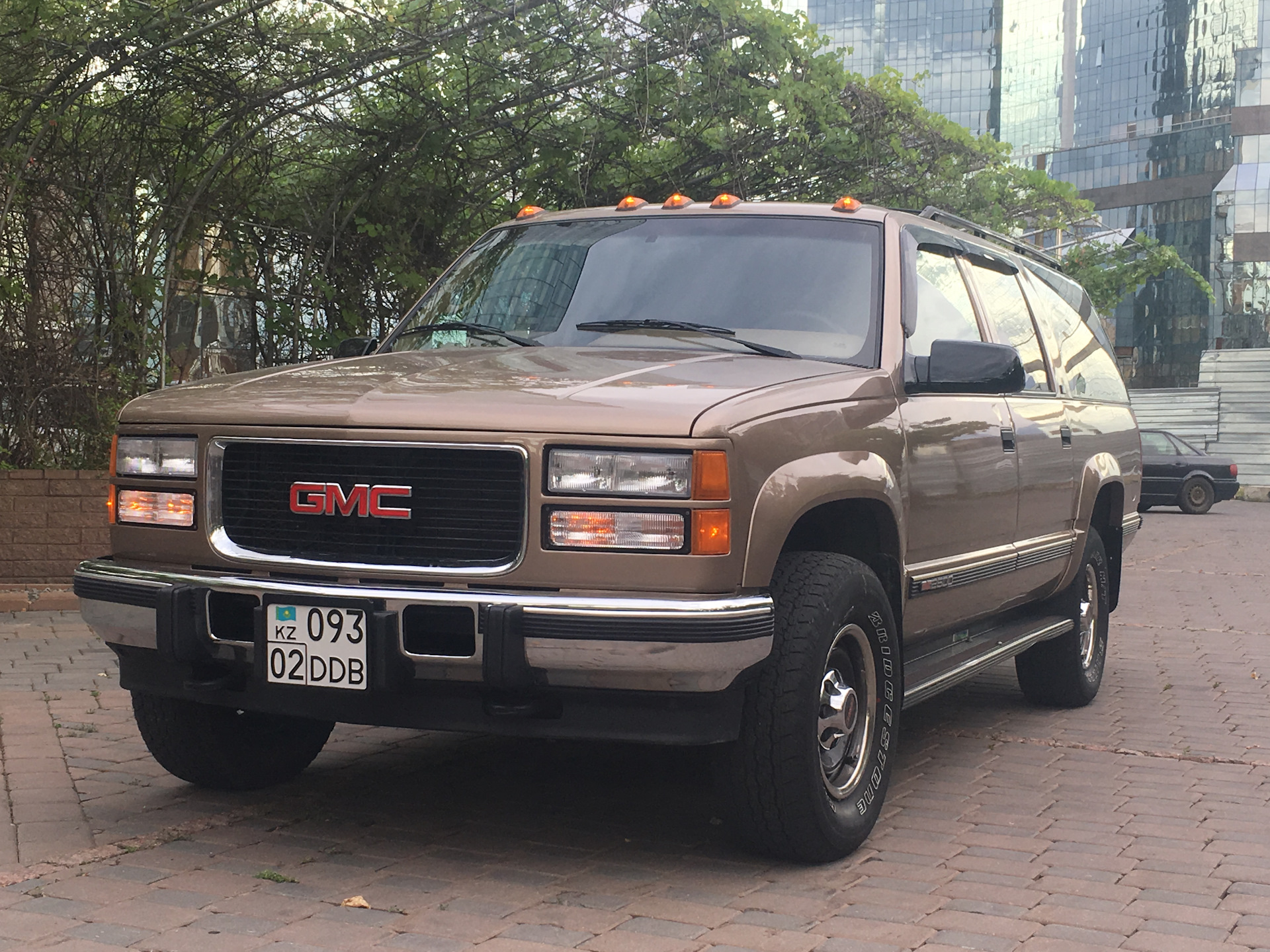 Gmc suburban. GMC Suburban 1995. GMC Suburban 5.7. GMC Suburban (8g. GMC Suburban g400.