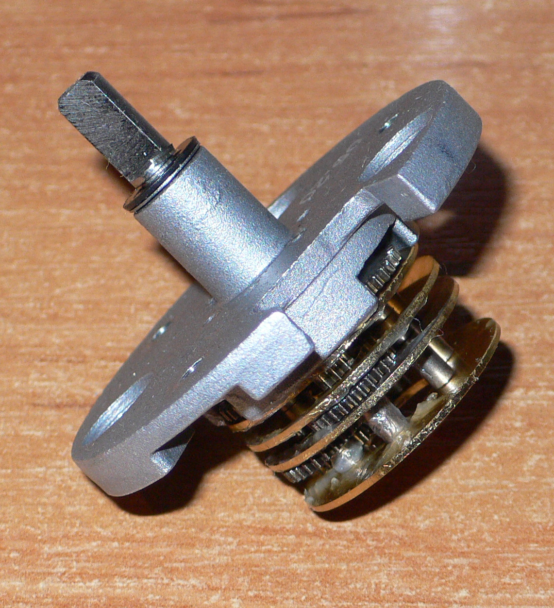 Моторедуктор заслонки отопителя МРЗО-01 2110-8127200 — Lada 21043, 1,5 ...