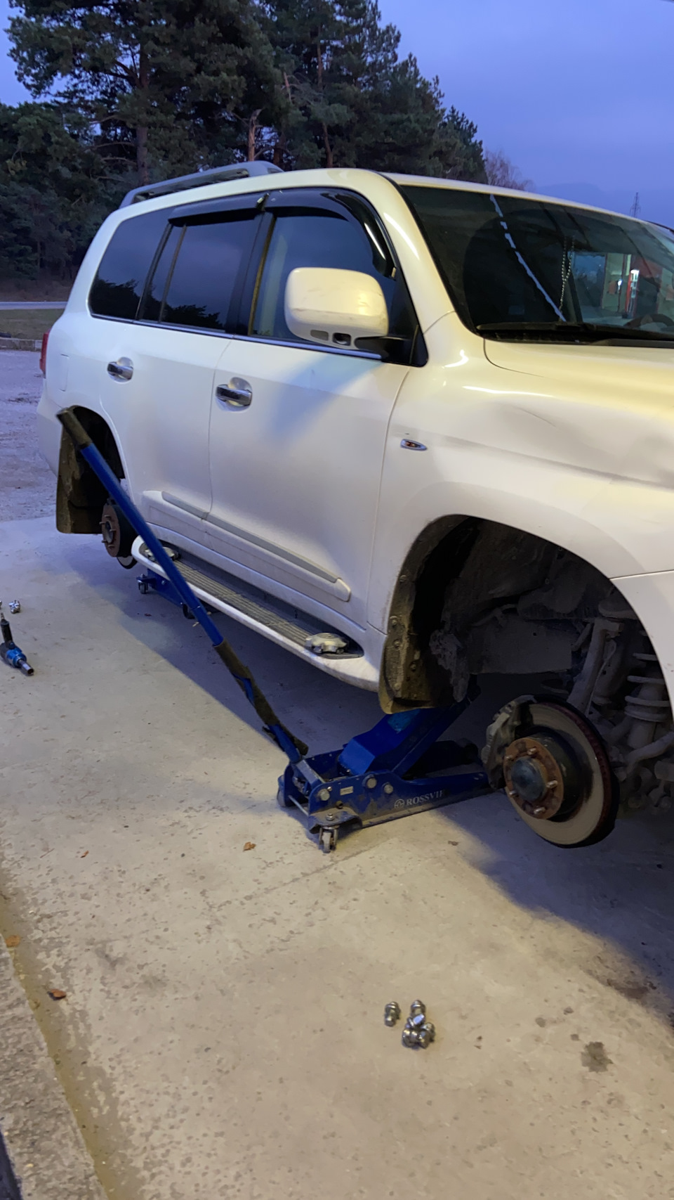 Зима Ханкук — Lexus LX (URJ200/URJ201), 5,7 л, 2010 года | шины | DRIVE2
