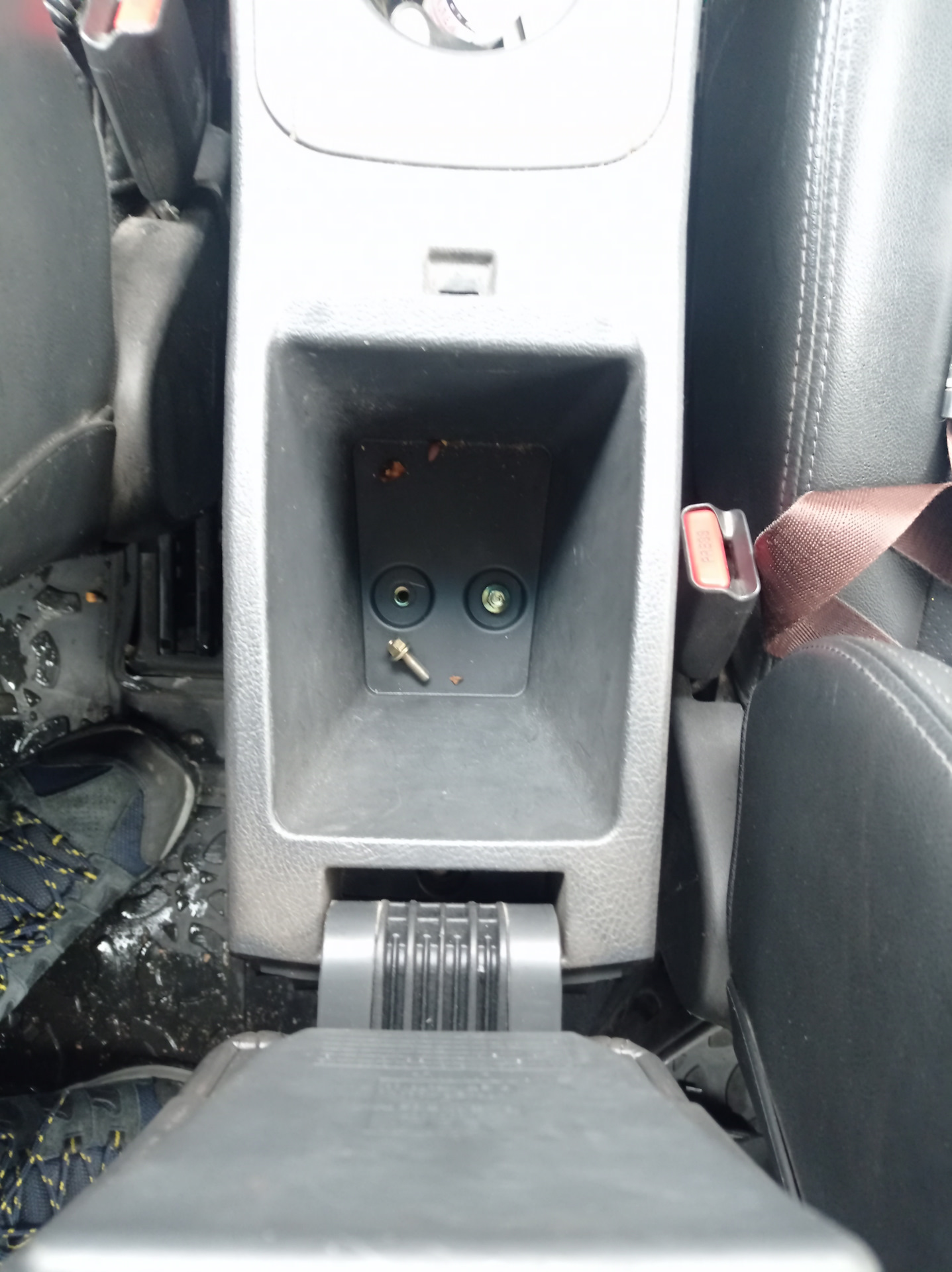 Вопросы со стояночным тормозом — Geely Emgrand X7, 2,4 л, 2014 года ...