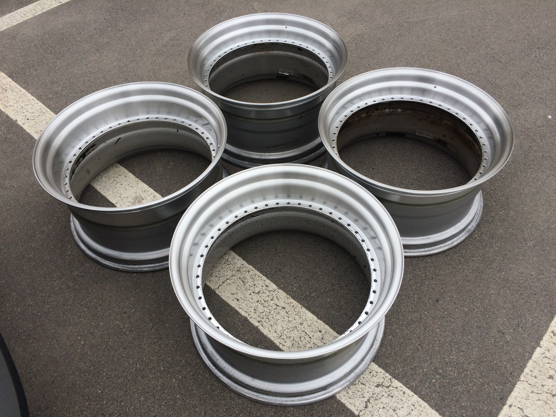 худой гопник. шутки про денчика. беар гриллс 2022. вылетый. вылетый.