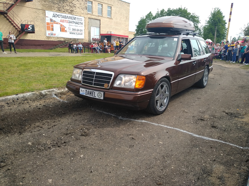 Фото в бортжурнале Mercedes-Benz E-Class Estate (S124)