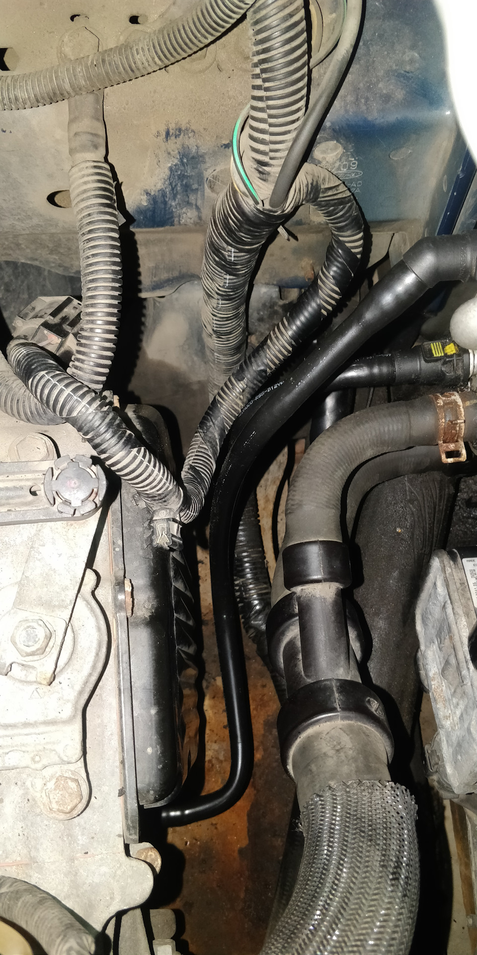 Запотевание трубки теплообменника АКПП. — Ford S-Max (1G), 2 л, 2010 ...
